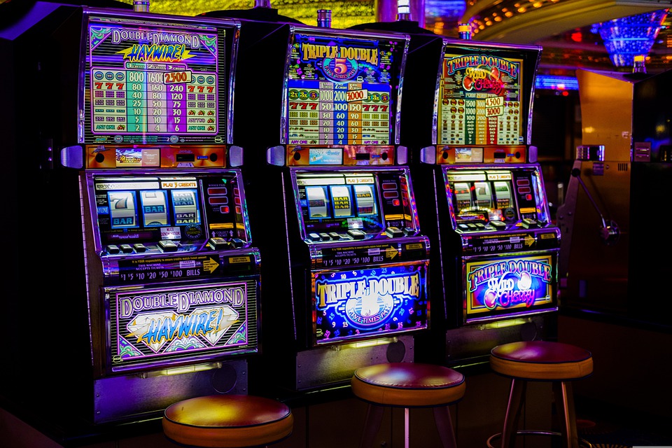 3 machines a sous dans un casino